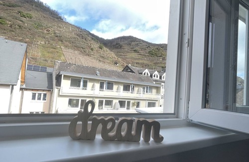 Ernst House | Vacation home Weinblatt with Moselle view