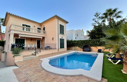 Les Meravelles House | Vacation home with pool for 8 people 200 m to the beach.