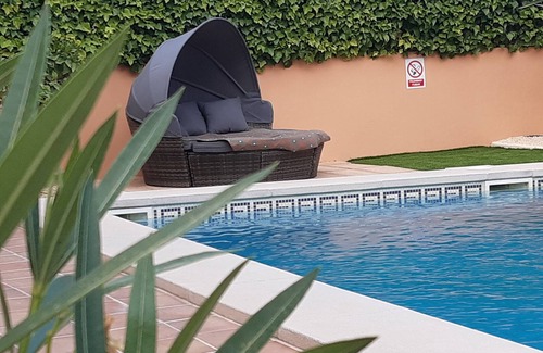 Les Meravelles House | Vacation home with pool for 8 people 200 m to the beach.