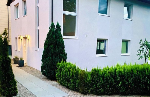 Niederlinxweiler House | Vacation home with plenty of space. Modern, cozy, private terrace. Pets ❤️