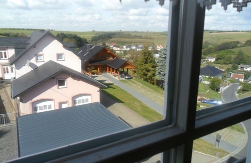 Plutscheid House | Vacation home with garden, playground, whirlpool, wood-fired sauna, pet-friendly