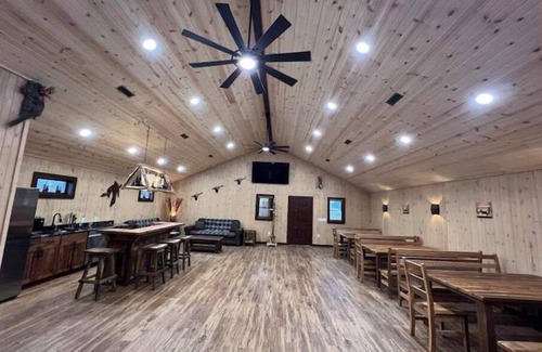Hinckley Apartment | Vacation Home with Hot Tub