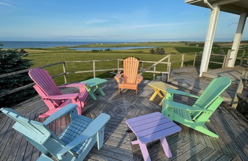 Park Corner House | Vacation Home With Panoramic Ocean Views, Only a 3 Minute Drive From Beach