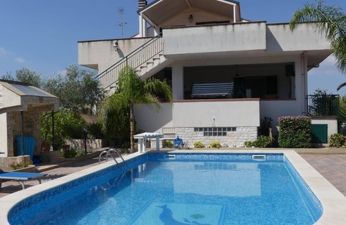 Racalmuto Villa | Vacation home with pool in an oasis of peace a few kilometers from the Valley of the Temples