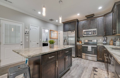 Hampton House | Vacation Homes at Buckroe Beach! Sleeps 10 2