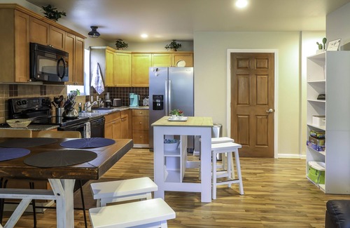 Navarre House | Vacation House, 2 Miles to Beach, Smart TVs, Grill