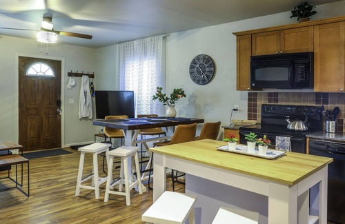 Navarre House | Vacation House, 2 Miles to Beach, Smart TVs, Grill