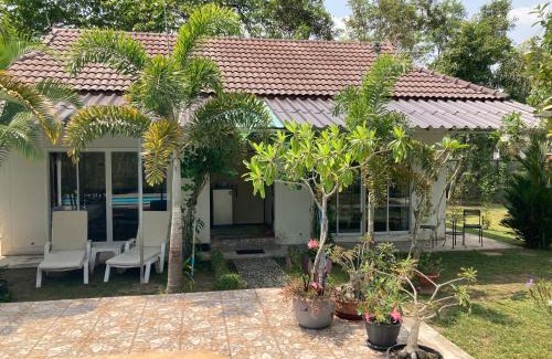 Kram House | Vacation House with tropical garden and private pool