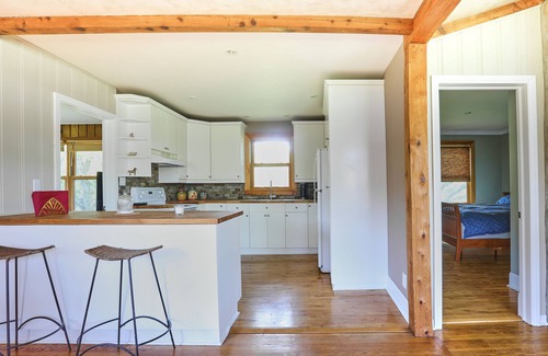Sainte-Adele House | Vacation in Paradise newly renovated Guesthouse in gated 12 ac Equestrian Estate