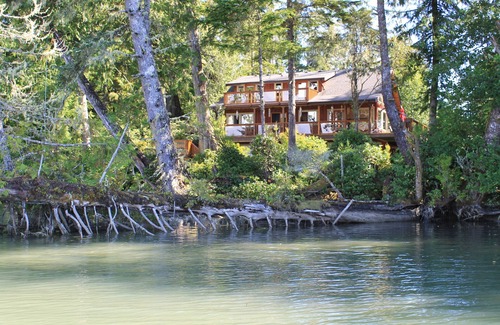 Tofino House | Vacation in Tofino! Hot Tub!