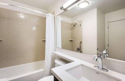 Bryant Pattengill West House | Vacation is Calling! 3 Posh Units, Short Drive to Ann Arbor Hands-On Museum