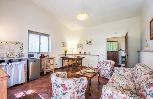 Ponte di Gabbiano House | Vacation Home "Limonaia" with Shared Pool, Shared Garden & Wi-Fi