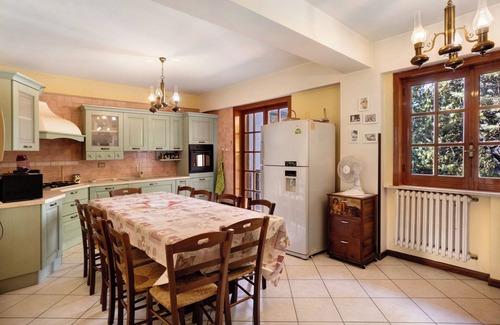 Santa Lucia di Serino House | Vacation Home "Casa Vacanza il Noce" with Indoor Pool, 4 Balconies & Wi-Fi