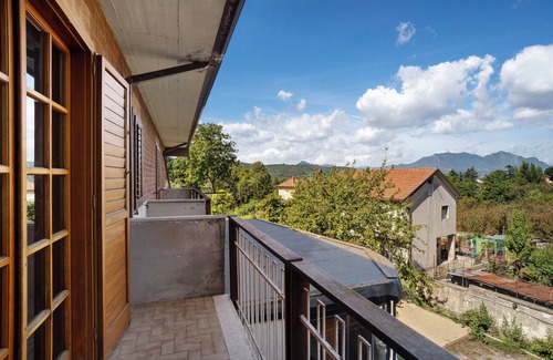 Santa Lucia di Serino House | Vacation Home "Casa Vacanza il Noce" with Indoor Pool, 4 Balconies & Wi-Fi
