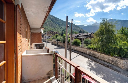 Santa Lucia di Serino House | Vacation Home "Casa Vacanza il Noce" with Indoor Pool, 4 Balconies & Wi-Fi
