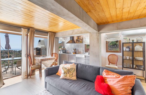 Las Lagunetas Apartment | Vacation 'La Madriguera Fuente Hervera' with Mountain View, Wi-Fi and Air Conditioning