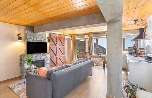 Las Lagunetas Apartment | Vacation 'La Madriguera Fuente Hervera' with Mountain View, Wi-Fi and Air Conditioning