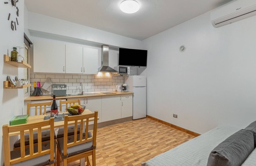 Sardina Apartment | Vacation 'Las Sirenas Ii' with Wi-Fi and Air Conditioning