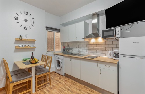 Sardina Apartment | Vacation 'Las Sirenas Ii' with Wi-Fi and Air Conditioning