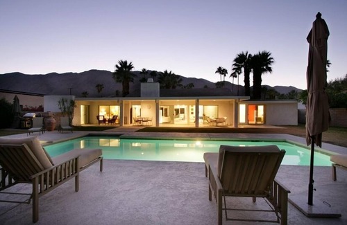 The Movie Colony House | Vacation Like a Movie Star in Elegant Splendor! Palm Springs Movie Colony.