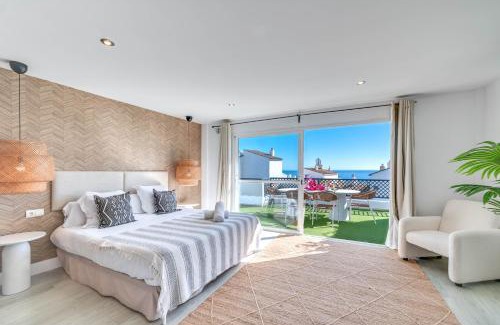 Puerto Banus Apartment | VACATION MARBELLA I Terrazas de Banus, Romantic, Jacuzzi, Pet-Friendly, Cosy Duplex Penthouse, 2min walk to Marina