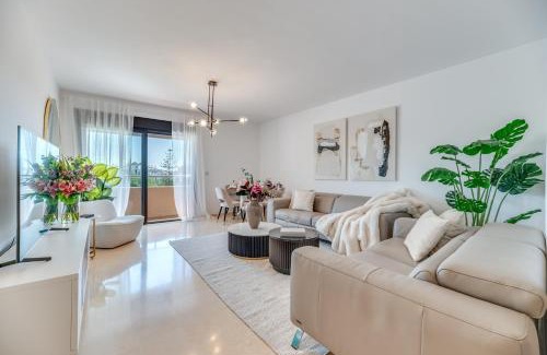 Golden Mile Apartment | VACATION MARBELLA I The Sunrise Golden Mile Flat, Next to Convention Center, Recently Refurbished, Prime Location, 300m to the BEACH
