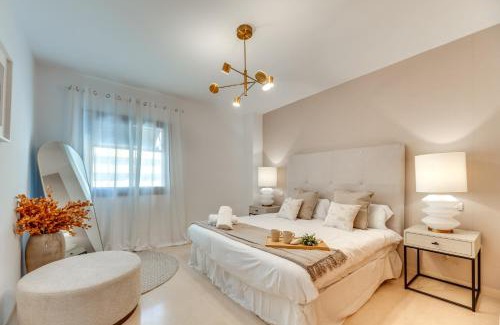 Golden Mile Apartment | VACATION MARBELLA I The Sunrise Golden Mile Flat, Next to Convention Center, Recently Refurbished, Prime Location, 300m to the BEACH