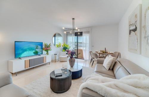Golden Mile Apartment | VACATION MARBELLA I The Sunrise Golden Mile Flat, Next to Convention Center, Recently Refurbished, Prime Location, 300m to the BEACH