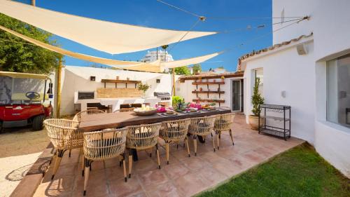 Guadalmina Villa | VACATION MARBELLA I Villa Moss, Golf-front, Swimming-pool, Minutes from the Marina and the Beach