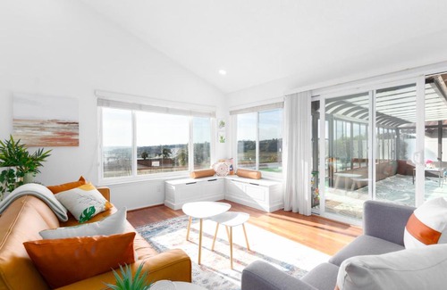 Solana Beach House | Vacation Oasis! Ocean Views~Mini Golf~King-Suites