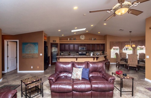 Lake Havasu City House | Vacation oasis close to the London Bridge