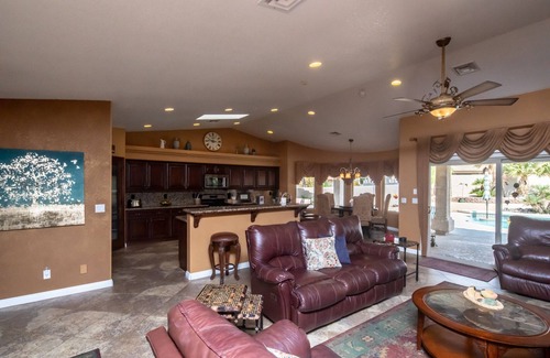 Lake Havasu City House | Vacation oasis close to the London Bridge