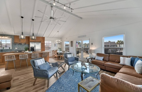 Jamaica Beach House | Vacation on the bay with Proximity to Beach and High-Speed WiFi- Turtle Haven