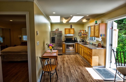 Comox Cottage | Vacation or Short Term Self Contained Cottage Rental