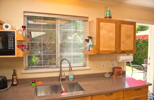 Comox Cottage | Vacation or Short Term Self Contained Cottage Rental