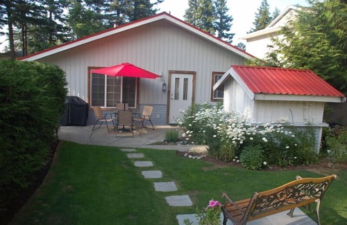 Comox Cottage | Vacation or Short Term Self Contained Cottage Rental