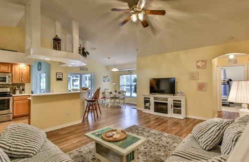 Sebastian Highlands House | 🍹🌞 Vacation Paradise! Heated Pool, Pet Friendly and Fenced Area, Near Beaches!