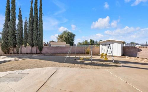 Lancaster House | Vacation-Poppy Fields, Antelope Valley & Aerospace