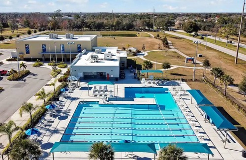 Poinciana House | Vacation Relax, Play and COMM Pool-20 Miles from Walt Disney World