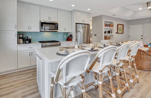 Del Mar House | Vacation Rental!100 yards to the sand! Two blocks to Jake's!