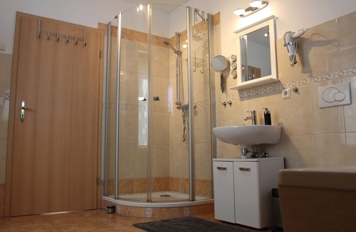 Bernburg Apartment | Vacation rental 2 accommodates a max. of 10 people