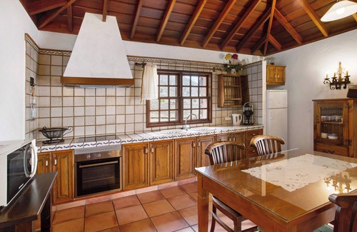 Los Quemados House | Vacation Rental 'Casa Rural Los Llanos Negros' with Sea View, Garden & Wi-Fi