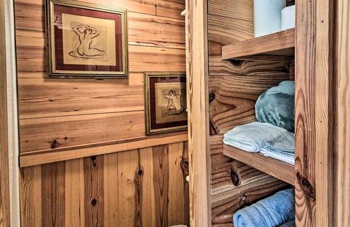 Silver City Apartment | Vacation Rental Cabin Near Fayetteville