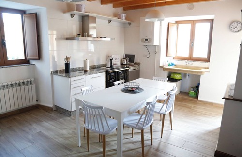 Lourenza House | Vacation Rental Casa Muiño dos Frades "in a pleasant environment"