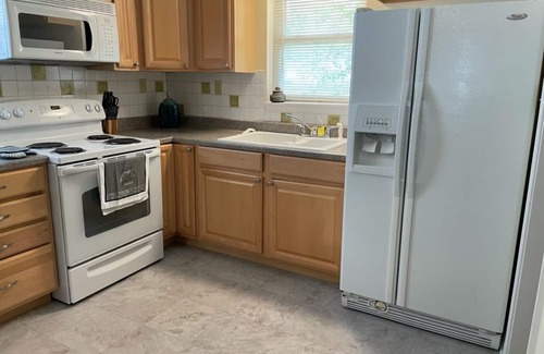Albany Cottage | Vacation Rental Cottage with Hot Tub and Lakeview near Athens & Hocking Hills
