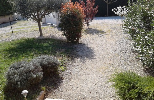 Gard Rhodanien Villa | Vacation rental maisonnette in Gard village between Orange and Avignon