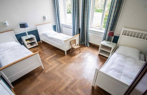 Dalwitz Apartment | Vacation rental mansion apartment (5 pers.) - FerienGut Dalwitz manor house