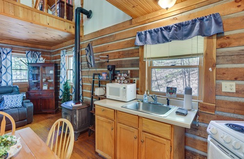 Taswell Cabin | Vacation Rental Near Lake Patoka with Hot Tub!