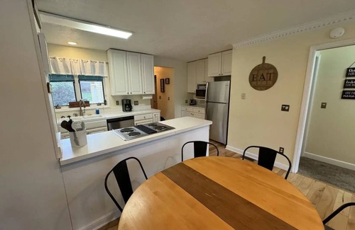 Albany Cottage | Vacation Rental Retreat on 5 Acre Lake near Athens & Hocking Hills Pet Friendly