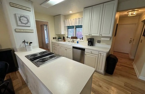 Albany Cottage | Vacation Rental Retreat on 5 Acre Lake near Athens & Hocking Hills Pet Friendly